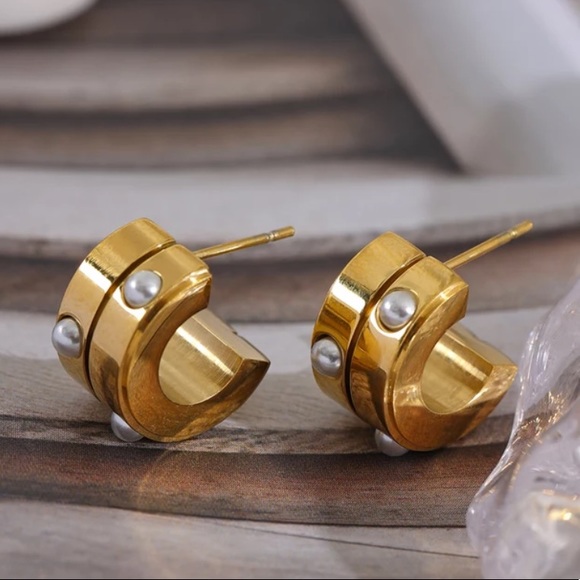 💛Gold plated minimalist stud earrings - Picture 4 of 6